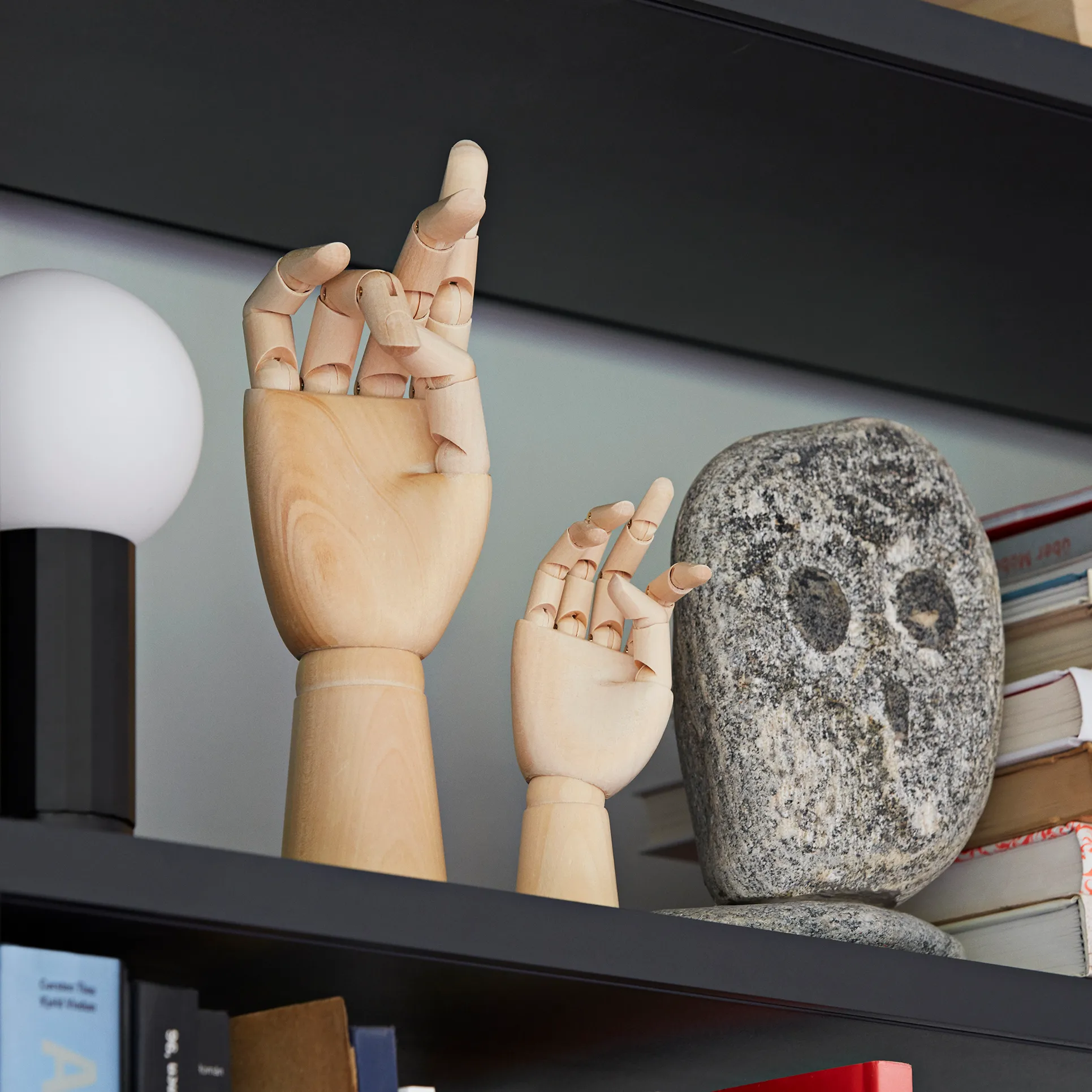 Hay Main Articulée En Bois Wooden Hand 5 Hay Main Articulée En Bois Wooden Hand – Image 3