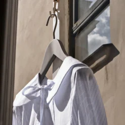 Cintre Wide HAY Lot De 4 -Hay Magasin 500694 01 3 EnvironmentImage 4c5ca1e8b2