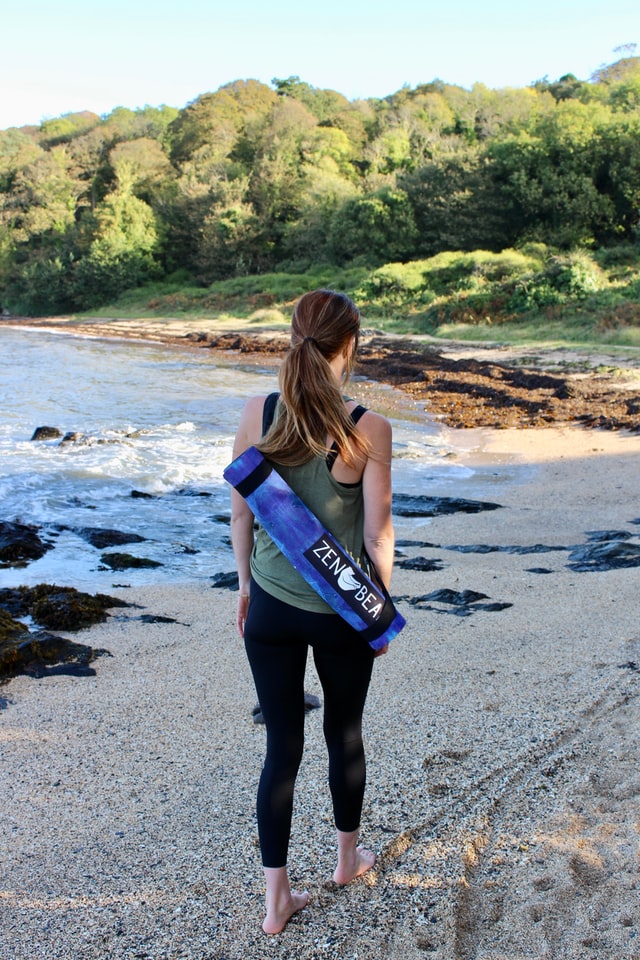 Hay Magasin -Hay Magasin zen bear yoga gNRkH01xymk unsplash